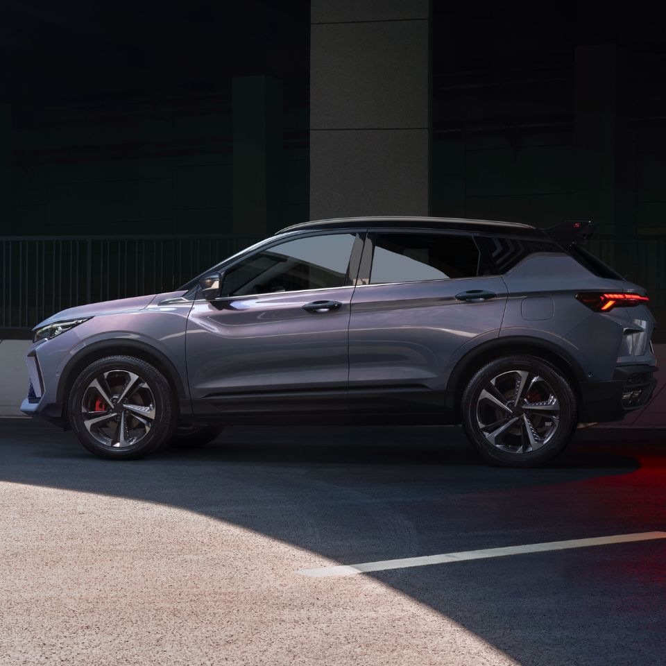 Geely Coolray side profile